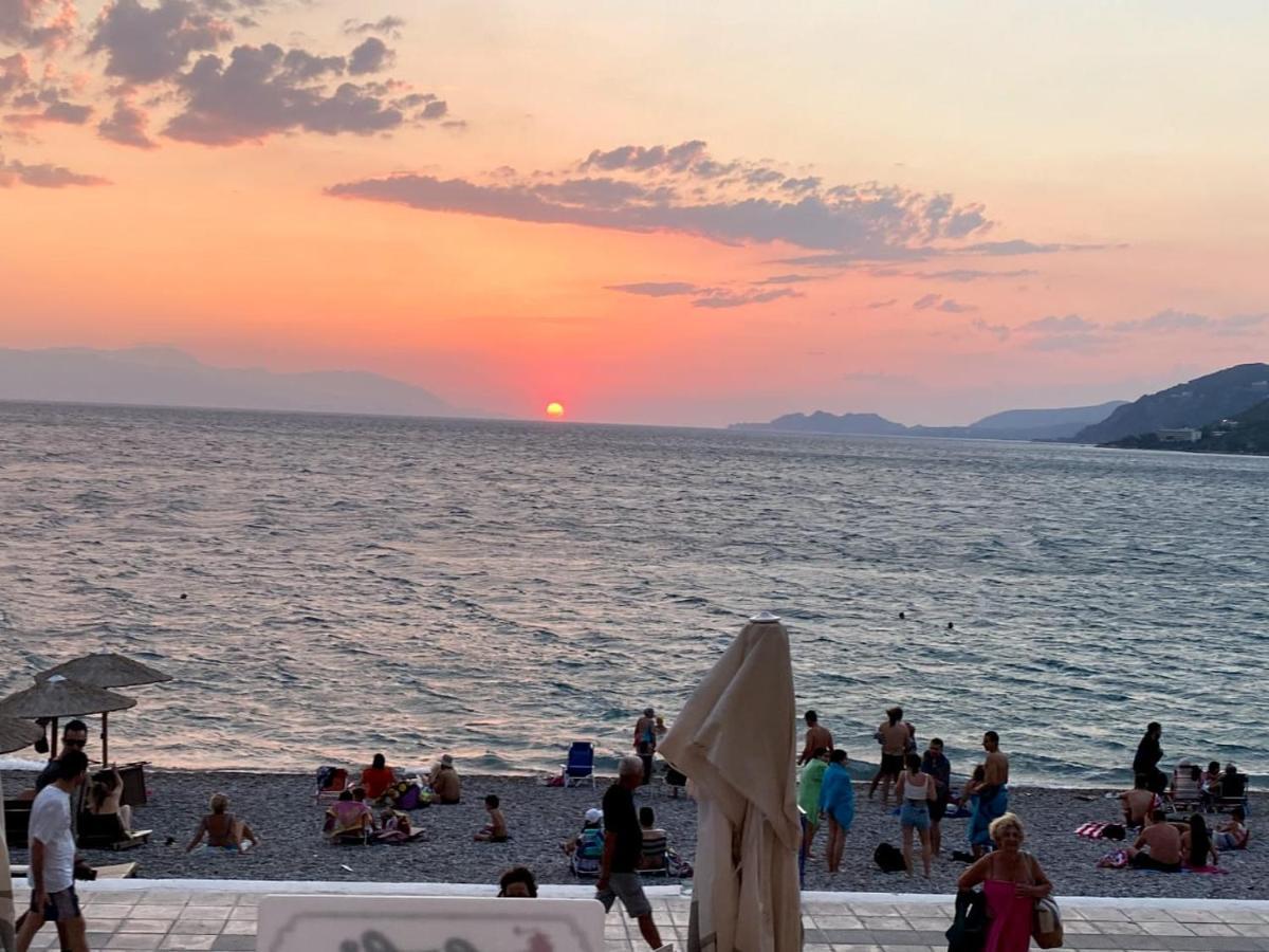 Grace Seaside Lägenhet Loutráki Exteriör bild