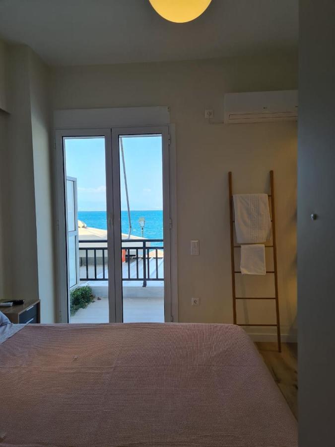 Grace Seaside Lägenhet Loutráki Exteriör bild