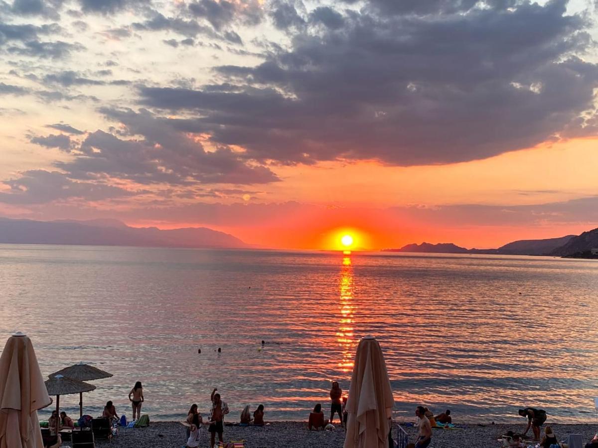 Grace Seaside Lägenhet Loutráki Exteriör bild